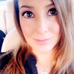 Meet your Posher, Hilary